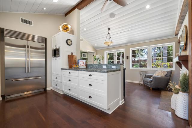 1567 Crest Drive, Encinitas CA: https://media.crmls.org/mediaz/f1350303-750d-49b2-a2e0-5b7c2ce0c87a.jpg
