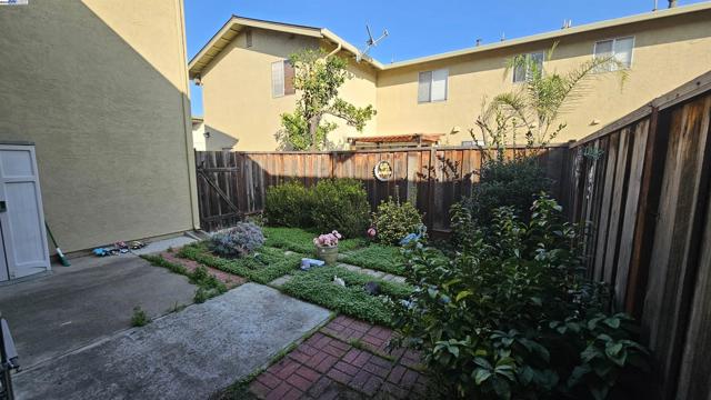 33 Paseo Grande, San Lorenzo CA: https://media.crmls.org/mediaz/f135ac7b-6a20-42b3-b20b-7abc88237926.jpg