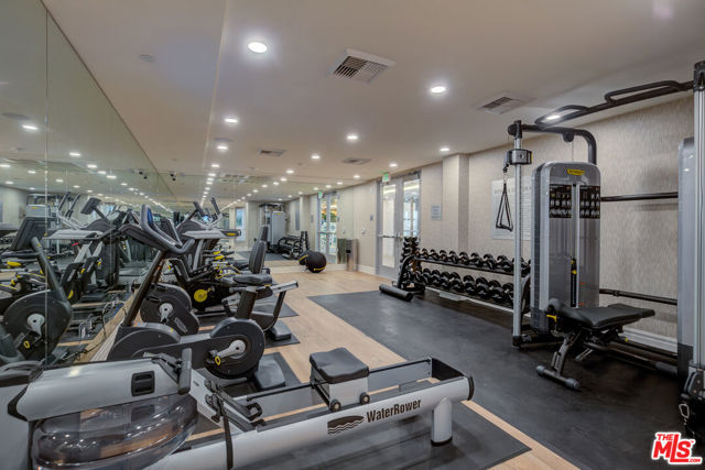 17325 Castellammare Drive, Pacific Palisades CA: https://media.crmls.org/mediaz/f1364350-9ba8-46e2-b267-aa8f7ea108a2.jpg