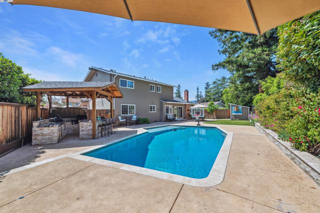 4839 Merganser Ct, Pleasanton CA: https://media.crmls.org/mediaz/f1370fb6-889a-48d2-a121-c19a60f17461.jpg