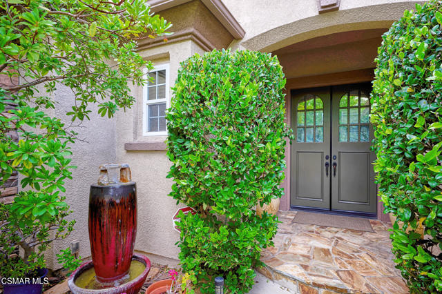 4566 Bluewood Court, Moorpark CA: https://media.crmls.org/mediaz/f13733c3-bedc-4cd6-ae31-f17d84c52a66.jpg