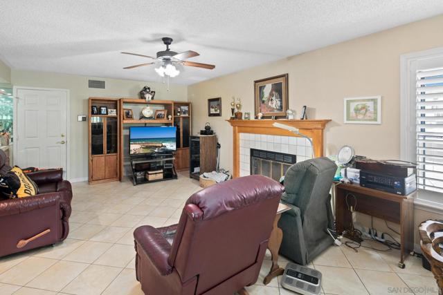 1705 Hawk View Dr, Encinitas CA: https://media.crmls.org/mediaz/f137502e-4e83-4720-9826-f7c88df166cd.jpg