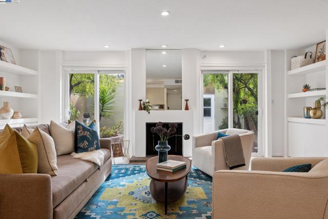 3109 La Campania, Alameda CA: https://media.crmls.org/mediaz/f137b657-66e3-4299-8cbc-bcd243510347.jpg