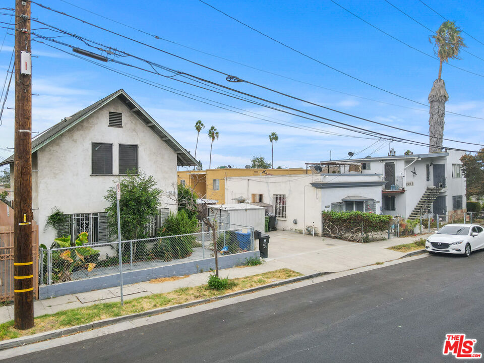 2216 S La Salle Avenue, Los Angeles, CA 90018