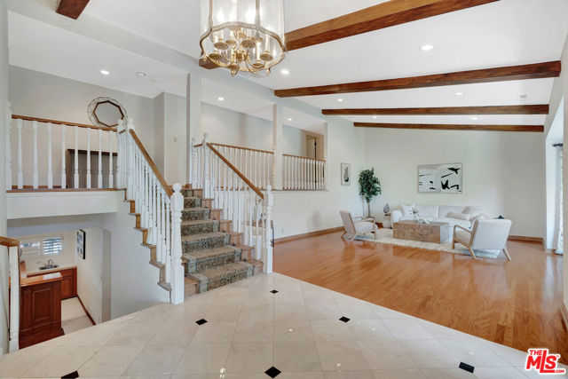 5025 Delita Place, Woodland Hills CA: https://media.crmls.org/mediaz/f138352c-471a-4069-a06e-5fb66b97073e.jpg