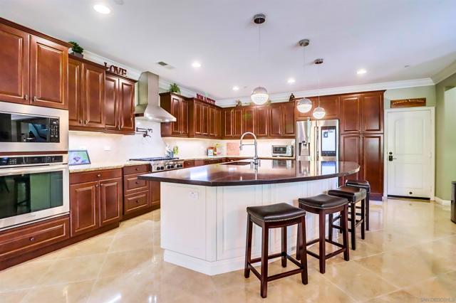466 Agua Vista Dr, Chula Vista CA: https://media.crmls.org/mediaz/f1384673-9129-4d4b-b0cc-7b36400e9757.jpg