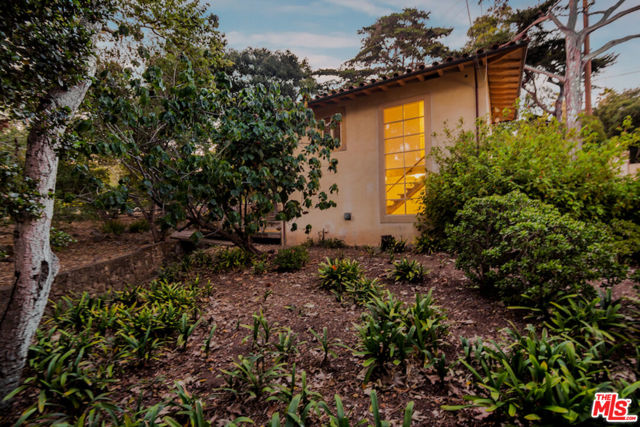 405 Toro Canyon Road, Carpinteria CA: https://media.crmls.org/mediaz/f138b9b3-3813-44b0-8358-d444908378fd.jpg