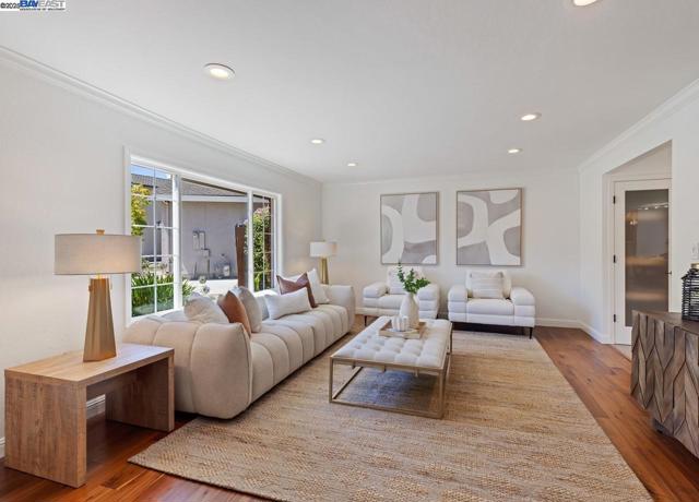 59 Arenas Ct, San Ramon CA: https://media.crmls.org/mediaz/f138e6b7-29ac-43ec-8d7e-92ff31a4efc6.jpg
