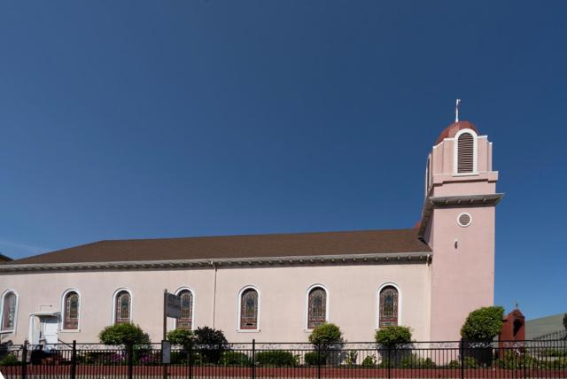 333 Harbour Way South, Richmond CA: https://media.crmls.org/mediaz/f1392cff-1916-4f20-abbb-a2746bdbd057.jpg