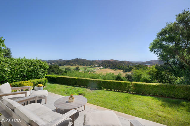 2366 Heatherbank Court, Lake Sherwood CA: https://media.crmls.org/mediaz/f1399013-7d79-4e8e-9c04-782d1f65f504.jpg