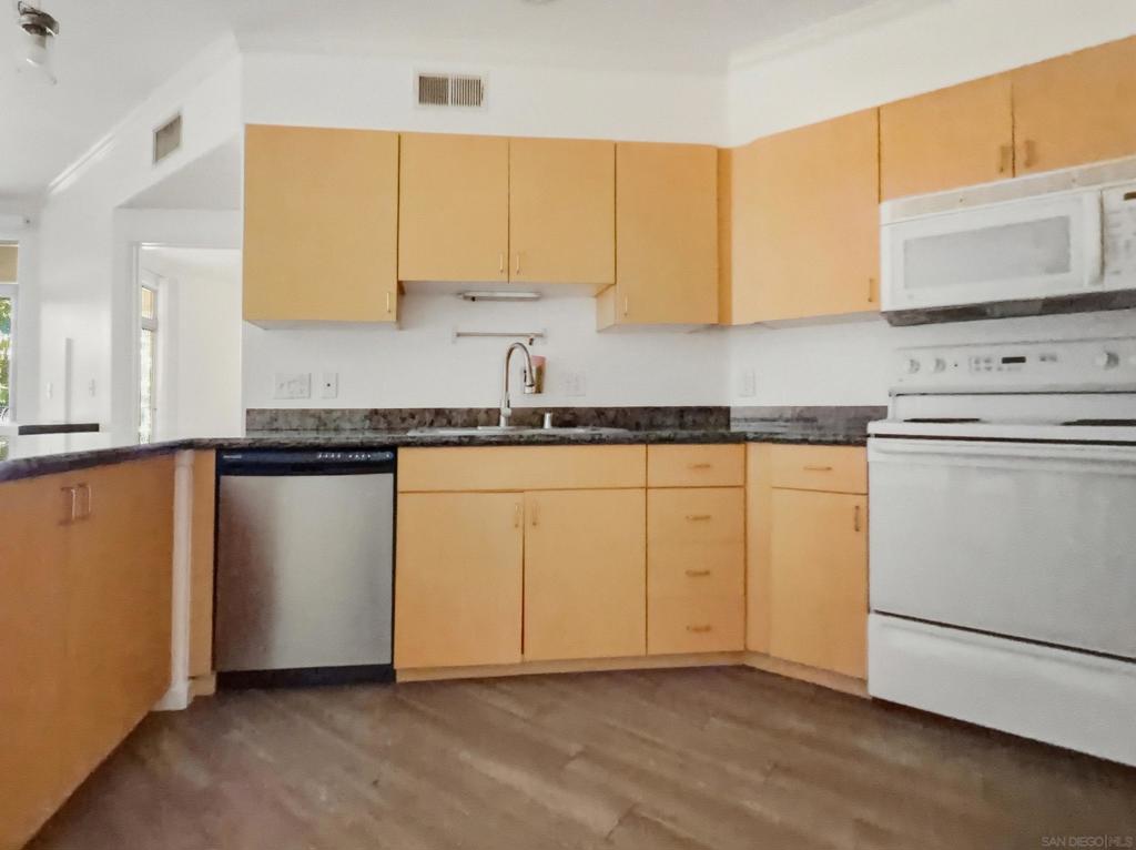 1501 Front St - photo 11