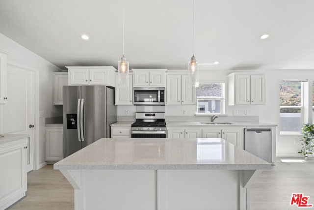 30473 Mulholland Hwy, Agoura Hills CA: https://media.crmls.org/mediaz/f13a5300-82a7-4908-a5d3-30b23d0acea1.jpg