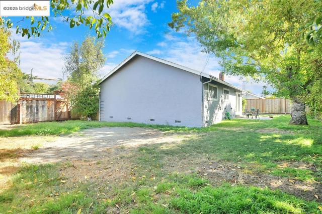 2449 Center Rd, Novato CA: https://media.crmls.org/mediaz/f13b3719-80dc-4660-9ee9-5d8a358ac9e0.jpg