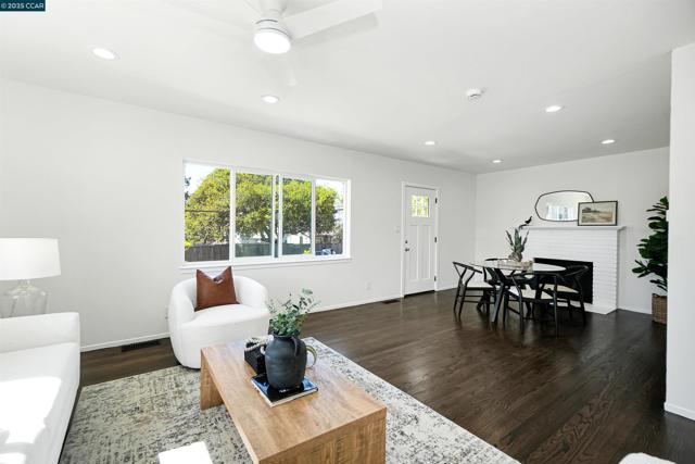 2718 Carmel St, Oakland CA: https://media.crmls.org/mediaz/f13b4837-491e-48b5-ae43-d1cfd1d47af4.jpg