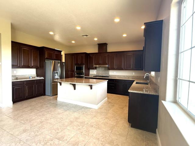 7862 Ridgeline Place, Dublin CA: https://media.crmls.org/mediaz/f13b8e16-897a-41a3-92ba-1e72b80dd24f.jpg