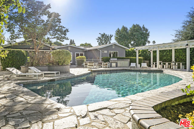 6002 Jumilla Avenue, Woodland Hills CA: https://media.crmls.org/mediaz/f13c2133-c990-4b77-b1ad-0a221e09844c.jpg