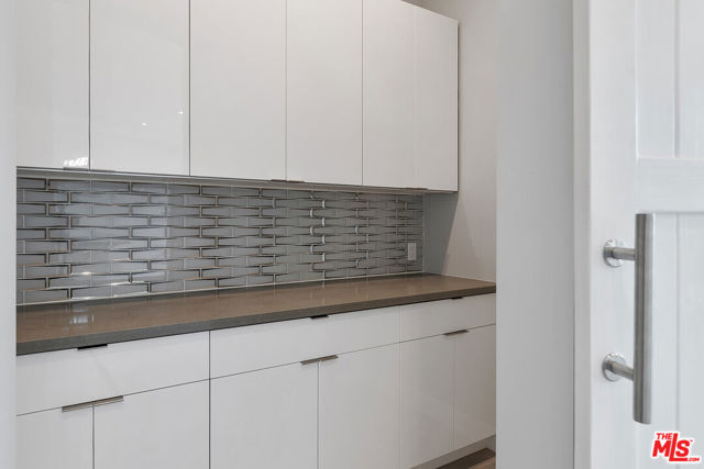 21037 Costanso St, Woodland Hills CA: https://media.crmls.org/mediaz/f13ce21e-e445-486b-af1d-68028d00c970.jpg