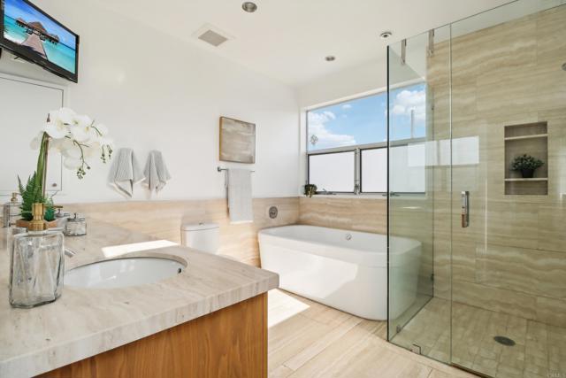 Detail Gallery Image 12 of 53 For 1814 Penmar Ave, Venice,  CA 90291 - 4 Beds | 4 Baths