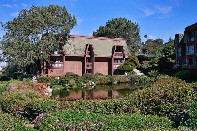 1562 Camino Del Mar, Del Mar CA: https://media.crmls.org/mediaz/f13d5814-6370-481a-ab21-41bb85465fb5.jpg