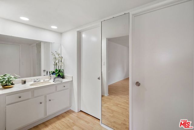 10535 Wilshire Boulevard, Los Angeles CA: https://media.crmls.org/mediaz/f13d898c-e36e-446b-a3d4-9d5b08213641.jpg