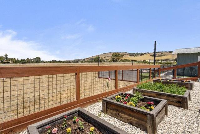 2985 Roop Road, Gilroy CA: https://media.crmls.org/mediaz/f13df40c-90e2-47c5-9834-007fe2104f1d.jpg