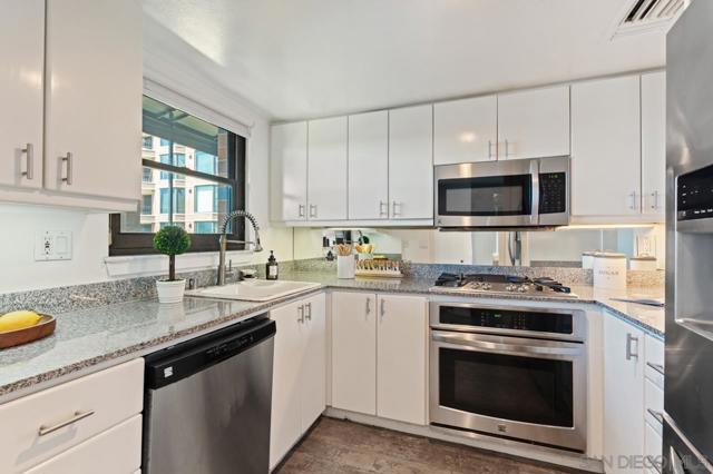 500 W Harbor Dr, San Diego CA: https://media.crmls.org/mediaz/f13e5a10-41d4-4699-b2fb-5b3fde8a902f.jpg
