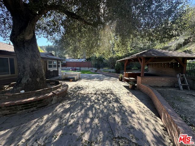 9747 Haines Canyon Avenue, Tujunga CA: https://media.crmls.org/mediaz/f13fd4b2-b075-4d78-88e5-0b2abe6022fa.jpg