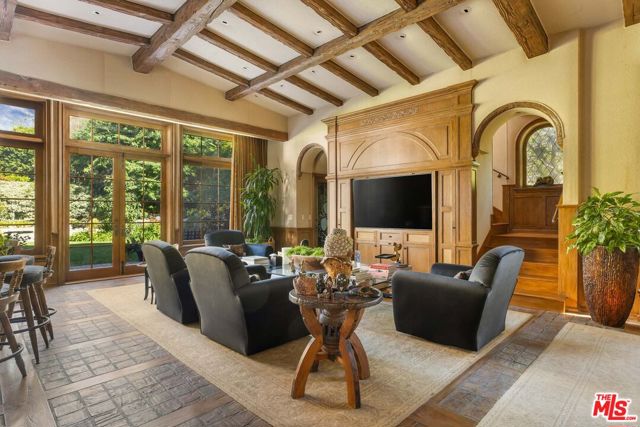 Image 5 of 26 For 1006 Rexford Drive