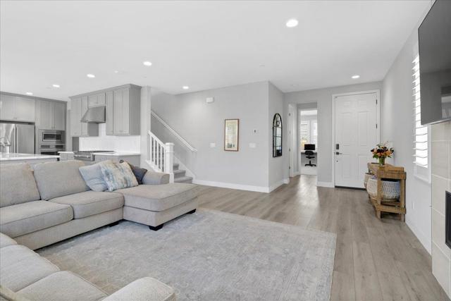 277 Skyview Drive, Marina CA: https://media.crmls.org/mediaz/f14066f9-1a93-4ab3-8fc5-86ab7f50ce03.jpg