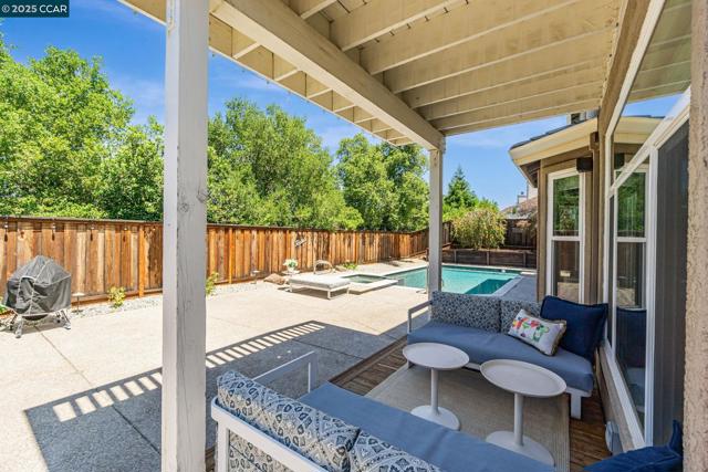 1039 Rolling Woods Way, Concord CA: https://media.crmls.org/mediaz/f1406d49-c2ca-446d-b7ce-9762f928ac9a.jpg