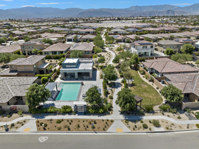 74350 Millennia Way, Palm Desert CA: https://media.crmls.org/mediaz/f140921f-20be-4069-96e0-29ffa70492b7.jpg