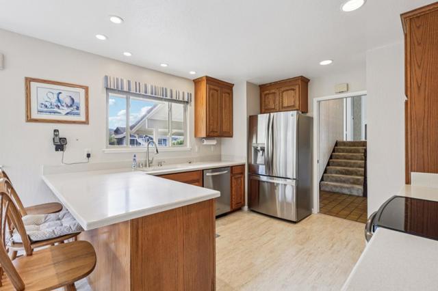 908 Park Pacifica Avenue, Pacifica CA: https://media.crmls.org/mediaz/f140d0f5-b6a0-4827-9997-a45879f85ab0.jpg