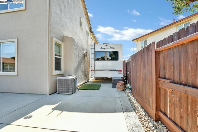 632 Dickinson Ct, Discovery Bay CA: https://media.crmls.org/mediaz/f1413558-0084-4da7-b7ba-d872cca8f776.jpg