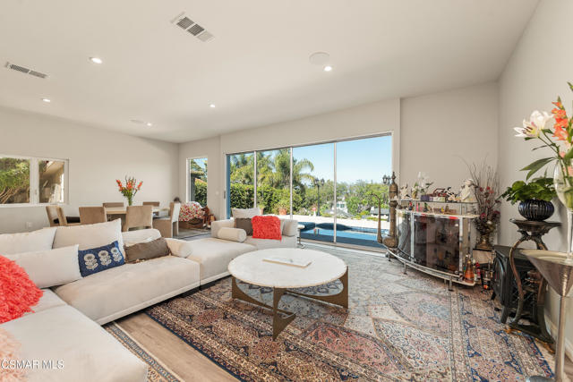 4148 Camino De La Cumbre, Sherman Oaks CA: https://media.crmls.org/mediaz/f1415a78-69c8-43c5-8d08-6f0855538529.jpg