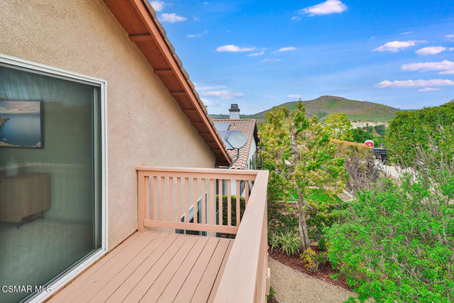 2746 Autumn Ridge Drive, Thousand Oaks CA: https://media.crmls.org/mediaz/f1415bc1-b132-4520-8ab5-db88bd6cfb9a.jpg