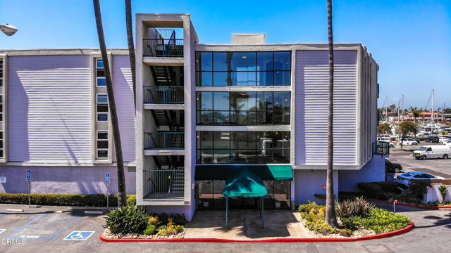 2901 Peninsula Road, Oxnard CA: https://media.crmls.org/mediaz/f1418a16-48f2-4e75-98fd-28b5ec16621d.jpg