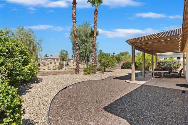 43539 Corte Del Oro, La Quinta CA: https://media.crmls.org/mediaz/f141ee2d-088e-4f26-98b2-1270f39e0f1c.jpg
