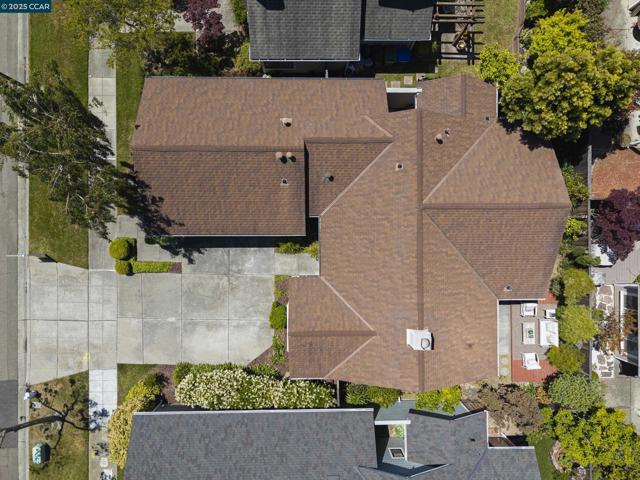 39 Crane Ct, Alameda CA: https://media.crmls.org/mediaz/f1420823-800d-4e9d-bf67-fb73eb38455b.jpg