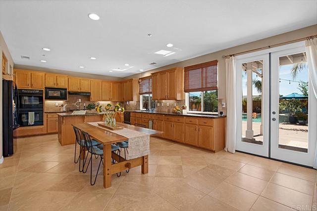 595 S Hidden Trails Road, Escondido CA: https://media.crmls.org/mediaz/f142100d-7524-42d4-884b-975ac272f065.jpg