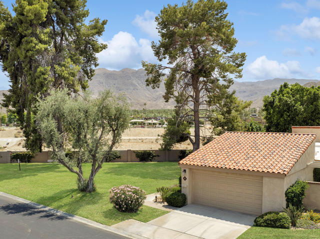 77 Majorca Drive, Rancho Mirage CA: https://media.crmls.org/mediaz/f1424923-ae1e-4463-9e0e-1f4ae46c6b00.jpg