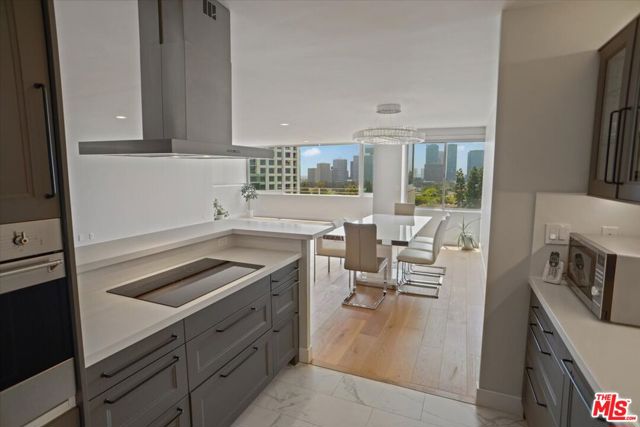 865 Comstock Avenue, Los Angeles CA: https://media.crmls.org/mediaz/f143f375-c08f-4f6e-a15f-a3363f4b145c.jpg
