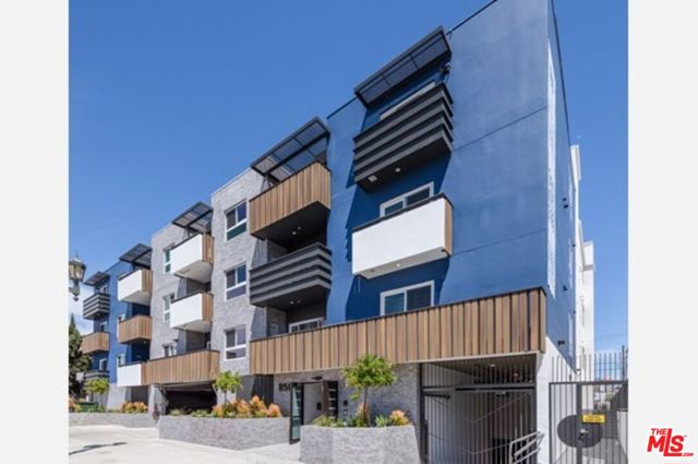 1150 N Cahuenga Boulevard, Los Angeles CA: https://media.crmls.org/mediaz/f144203e-f96c-46c5-aedf-68a3edcc901b.jpg