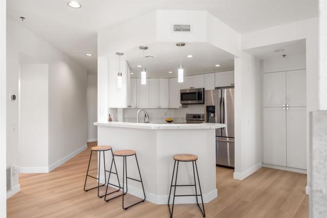 Detail Gallery Image 9 of 48 For 680 Camino De La Reina #2112,  San Diego,  CA 92108 - 3 Beds | 2 Baths