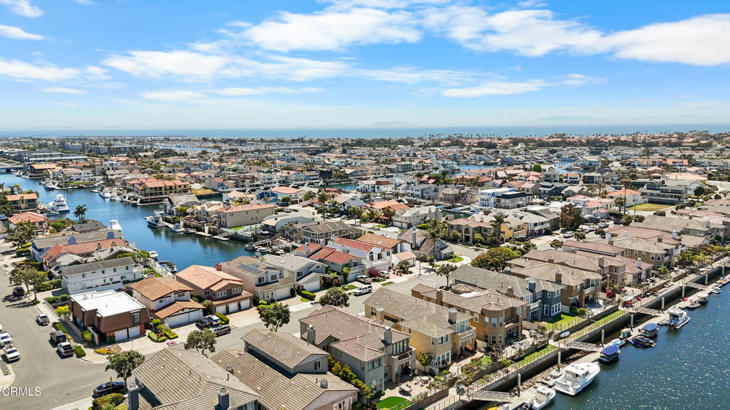 https://media.crmls.org/mediaz/f1444910-b920-4b53-9eff-6046de9aefd5.jpg?preset=X-Large