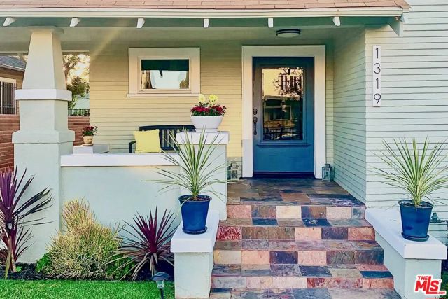 1319 12th Avenue, Los Angeles CA: https://media.crmls.org/mediaz/f1448a06-f5b3-4cb2-876d-22fa07ebd039.jpg