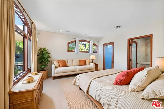 1740 Carla, Beverly Hills CA: https://media.crmls.org/mediaz/f14565c4-7091-4859-a21b-9649311979a0.jpg