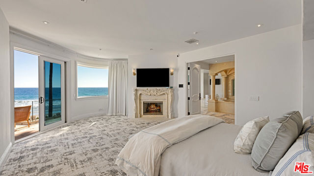 31272 Broad Beach Road, Malibu CA: https://media.crmls.org/mediaz/f1456e5c-2ed6-4c50-b40f-cf40b566b98d.jpg