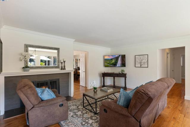 1163 Lomitas Ave, Livermore CA: https://media.crmls.org/mediaz/f14578ba-0a7a-4bc5-a659-3000f3e67957.jpg