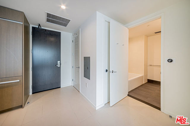 889 Francisco Street, Los Angeles CA: https://media.crmls.org/mediaz/f14694d6-5918-4e82-a29e-d4c227bdbe41.jpg