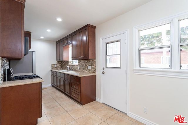 200 W Palmer Avenue, Glendale CA: https://media.crmls.org/mediaz/f146dfde-ffd5-40c1-8ea1-fd085b09d018.jpg